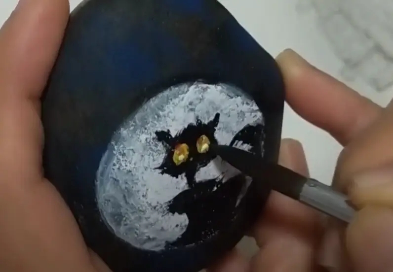 Step 7c: Blend Red to Eyes(Spooked Cat Halloween Rock Painting)